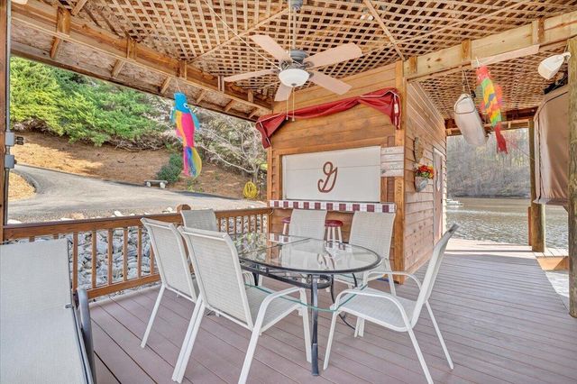 274 Village LN, Moneta, VA 24121