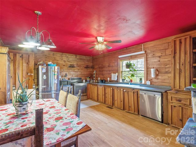 120 Lillie Lane, Marshall, NC 28753