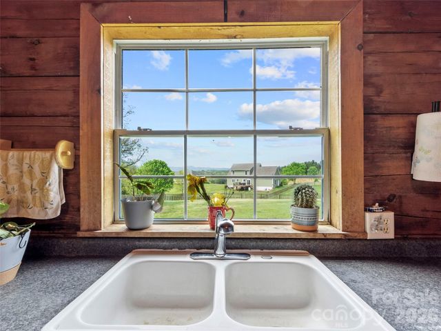 120 Lillie Lane, Marshall, NC 28753