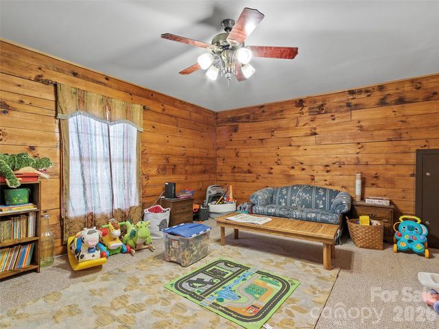 120 Lillie Lane, Marshall, NC 28753