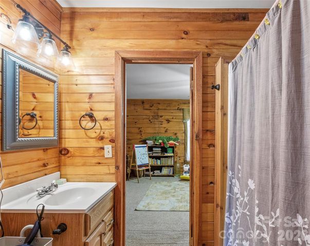 120 Lillie Lane, Marshall, NC 28753