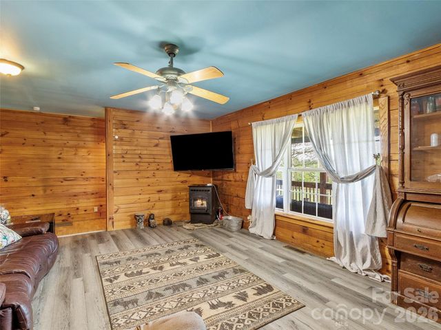 120 Lillie Lane, Marshall, NC 28753