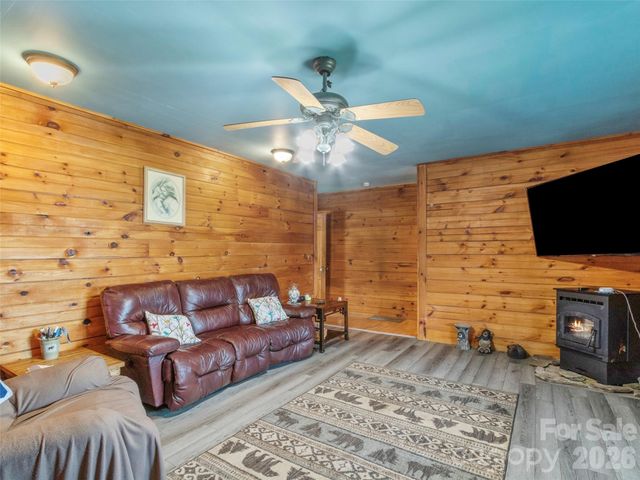120 Lillie Lane, Marshall, NC 28753