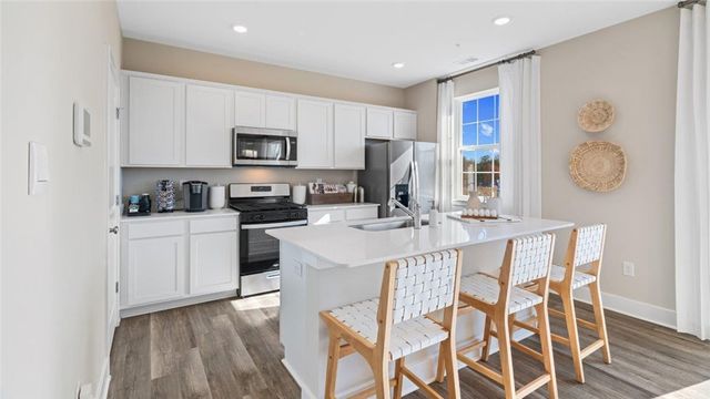 345 Leslie Farms Dr, Connoquenessing Boro, PA 16033