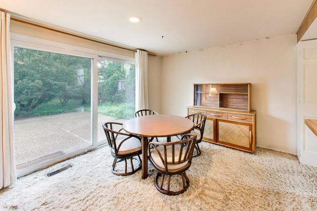 307 Crestwood Village, Northfield, IL 60093