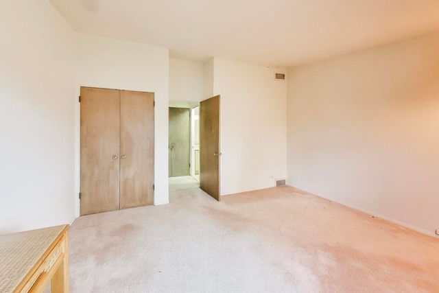 307 Crestwood Village, Northfield, IL 60093