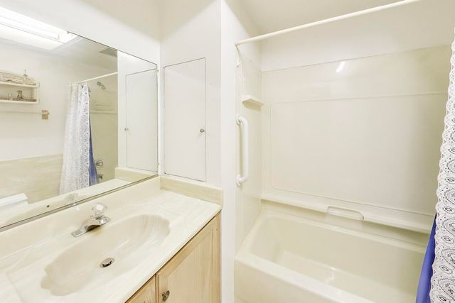 307 Crestwood Village, Northfield, IL 60093