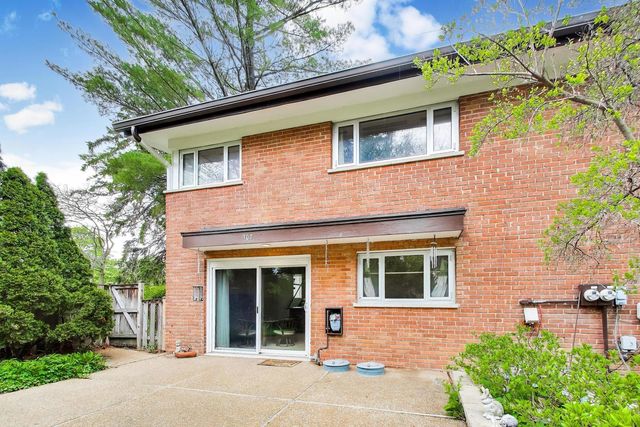 307 Crestwood Village, Northfield, IL 60093