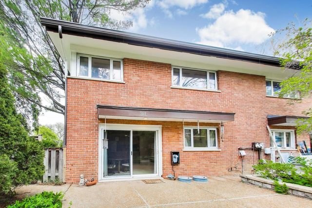 307 Crestwood Village, Northfield, IL 60093