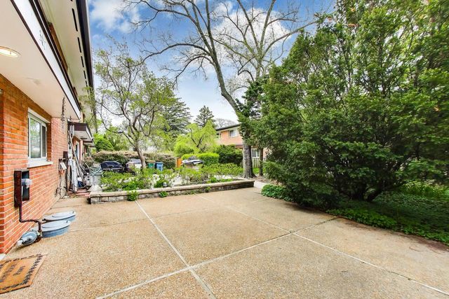 307 Crestwood Village, Northfield, IL 60093