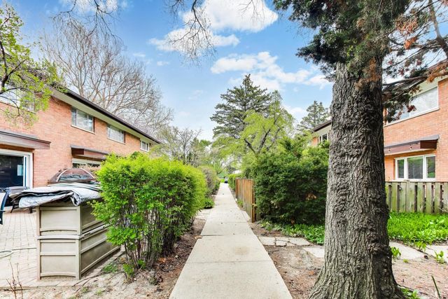 307 Crestwood Village, Northfield, IL 60093