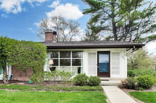 307 Crestwood Village, Northfield, IL 60093