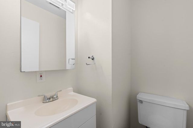 5920 WESTCHESTER PARK DR, College Park, MD 20740