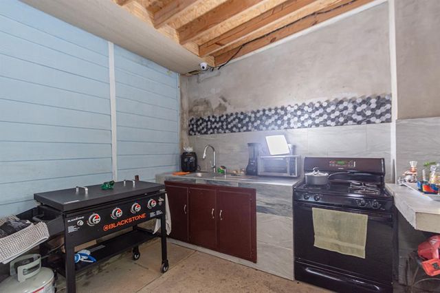 109 County Road 3413, Cleveland, TX 77327