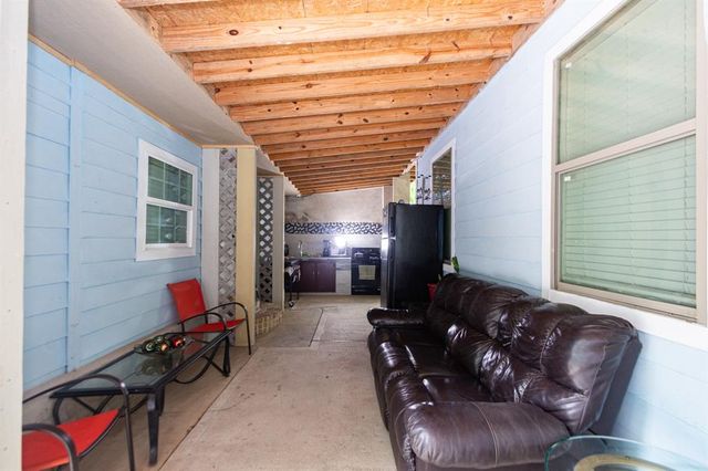 109 County Road 3413, Cleveland, TX 77327