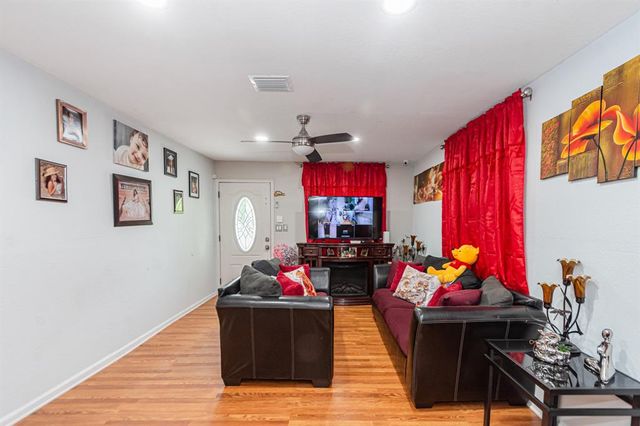 109 County Road 3413, Cleveland, TX 77327