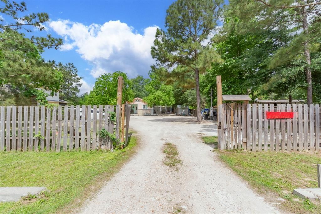 109 County Road 3413, Cleveland, TX 77327