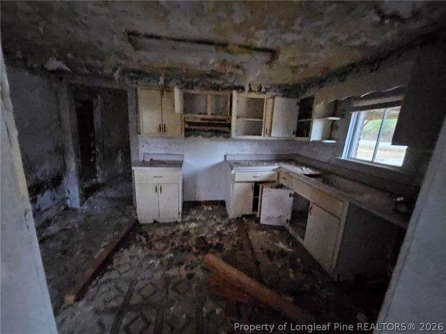 1737 W Carthage Road, Lumberton, NC 28360