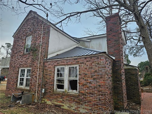 1737 W Carthage Road, Lumberton, NC 28360