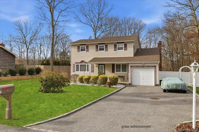 513 Starlight Drive, Shirley, NY 11967