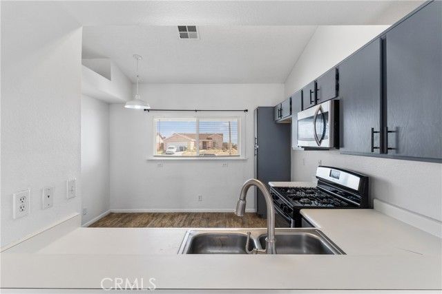 1049 Barrington, Rosamond, CA 93560