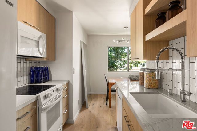 525 N Sycamore Avenue 409, Los Angeles, CA 90036