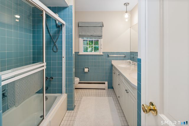 20 Round Hill Drive, Stamford, CT 06903