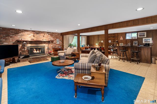 20 Round Hill Drive, Stamford, CT 06903