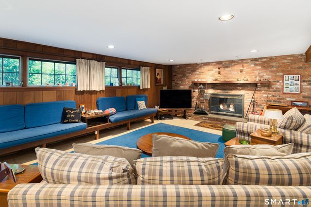 20 Round Hill Drive, Stamford, CT 06903