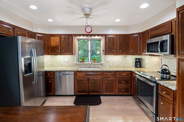 20 Round Hill Drive, Stamford, CT 06903