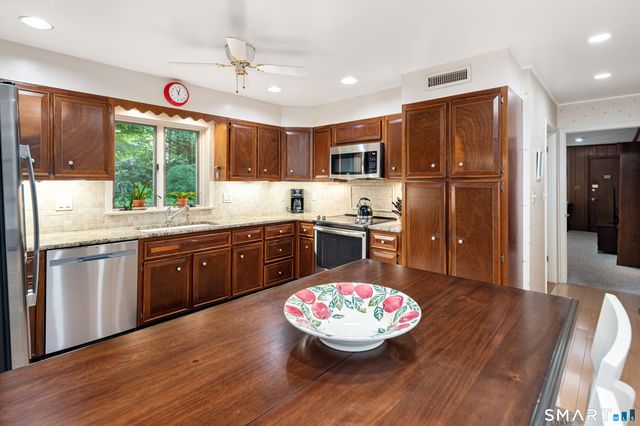 20 Round Hill Drive, Stamford, CT 06903
