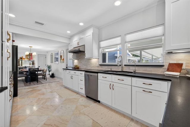 3305 N PERRY AVENUE, Tampa, FL 33603