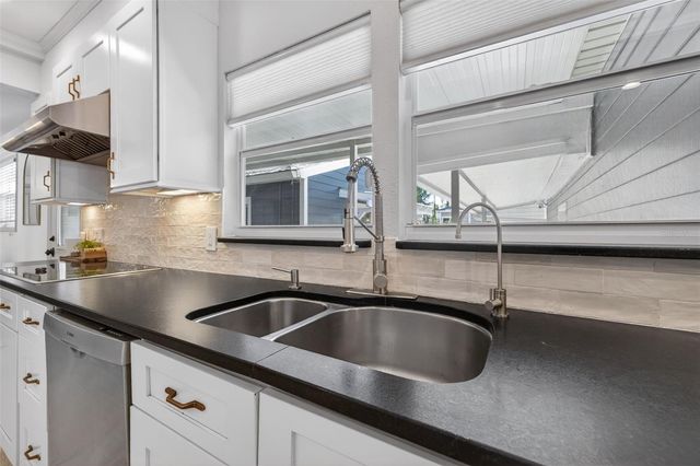 3305 N PERRY AVENUE, Tampa, FL 33603