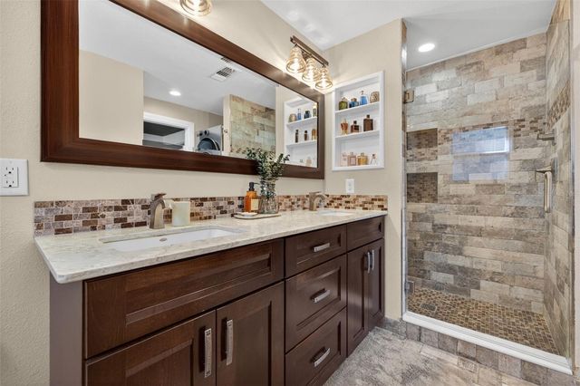 3305 N PERRY AVENUE, Tampa, FL 33603