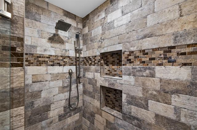 3305 N PERRY AVENUE, Tampa, FL 33603