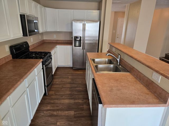 8005 Harshaw Drive, Indianapolis, IN 46239