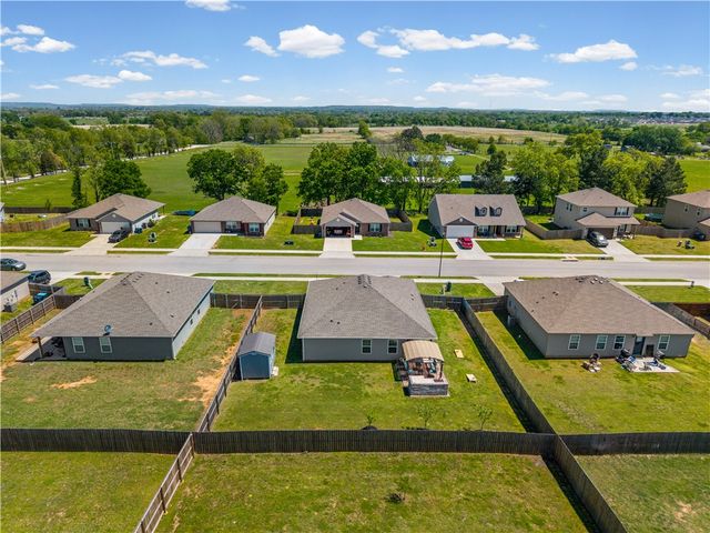 2813 Bauer Street, Pea Ridge, AR 72751