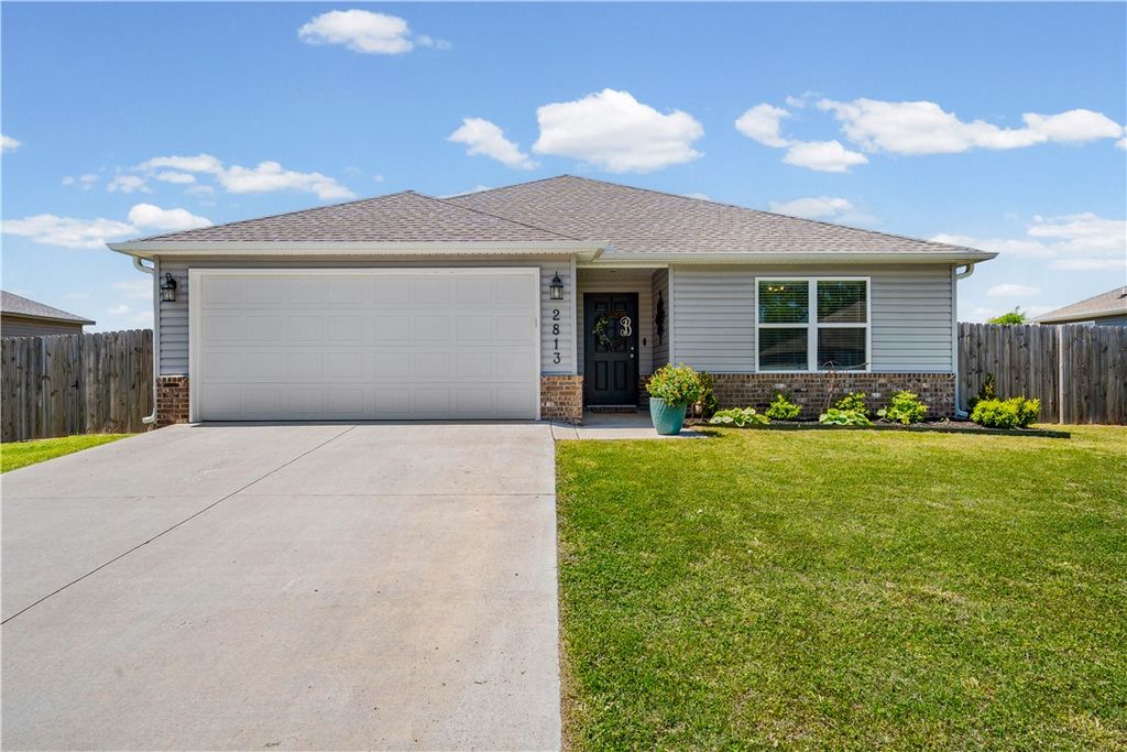 2813 Bauer Street, Pea Ridge, AR 72751