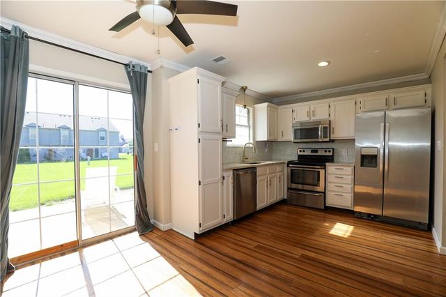 5635 NW Sunrise Meadow Circle, Lee's Summit, MO 64064