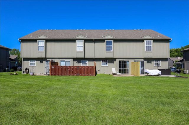 5635 NW Sunrise Meadow Circle, Lee's Summit, MO 64064