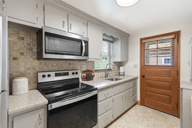 5336 Spring Valley Dr, Whitehall, PA 15236