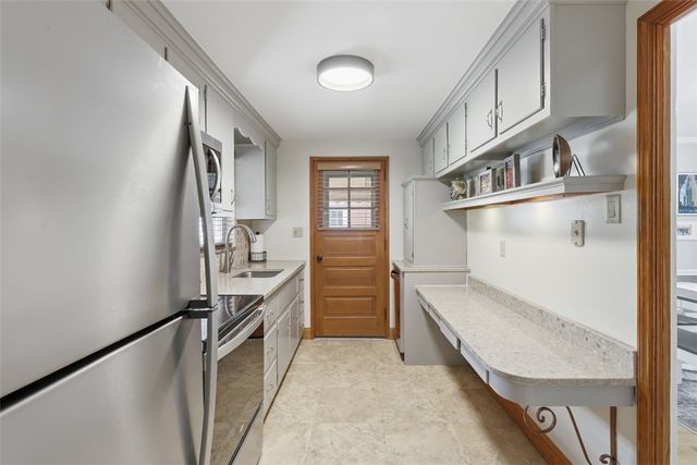 5336 Spring Valley Dr, Whitehall, PA 15236