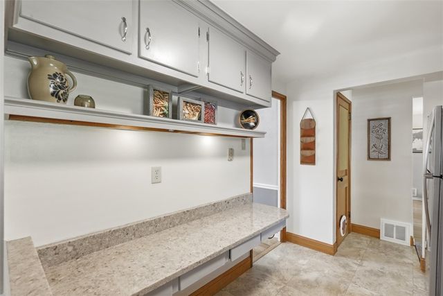 5336 Spring Valley Dr, Whitehall, PA 15236