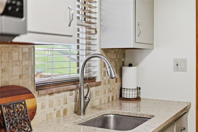 5336 Spring Valley Dr, Whitehall, PA 15236