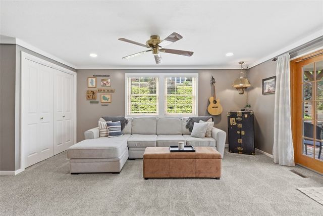 5336 Spring Valley Dr, Whitehall, PA 15236