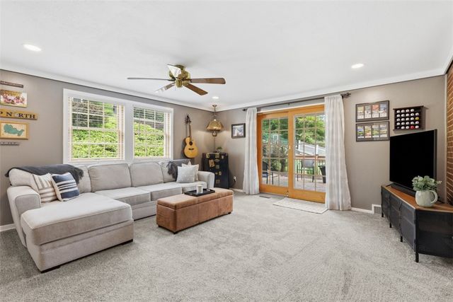 5336 Spring Valley Dr, Whitehall, PA 15236