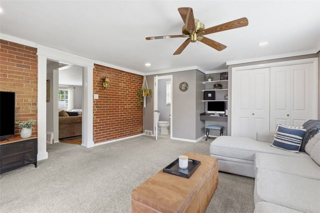 5336 Spring Valley Dr, Whitehall, PA 15236