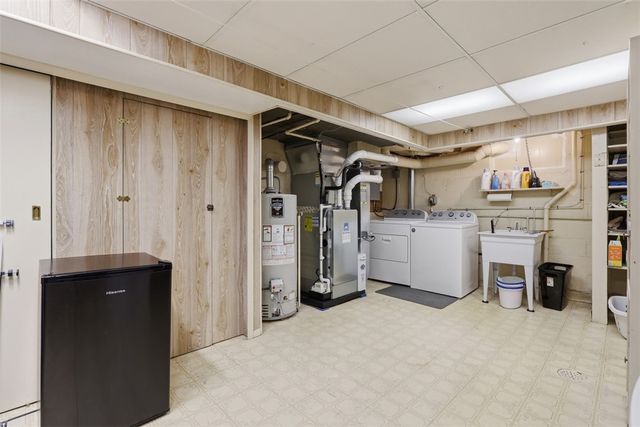 5336 Spring Valley Dr, Whitehall, PA 15236