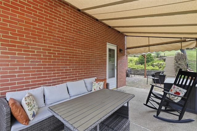 5336 Spring Valley Dr, Whitehall, PA 15236
