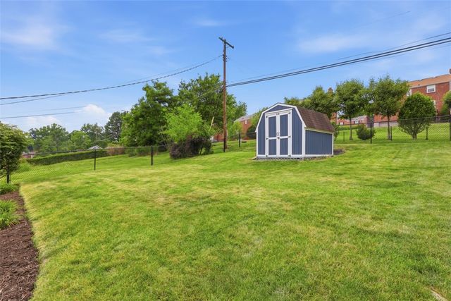 5336 Spring Valley Dr, Whitehall, PA 15236